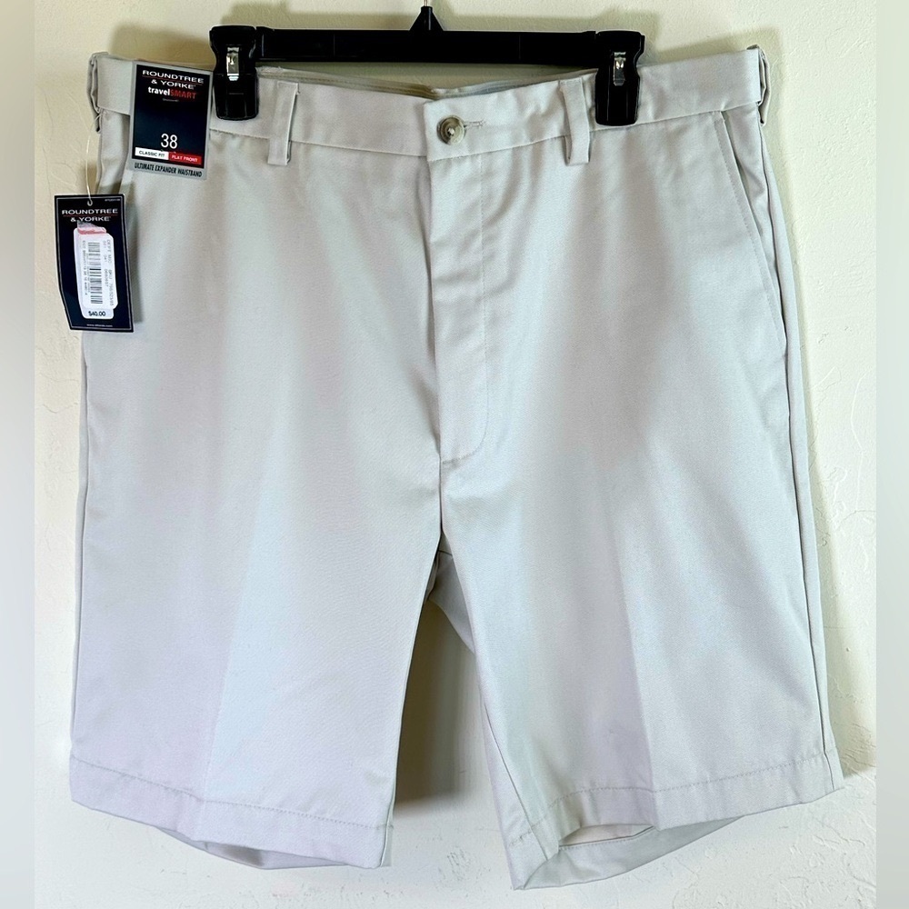 Roundtree & Yorke Classic Fit Flat Front Khaki Shorts with Expander Waist Sz 38